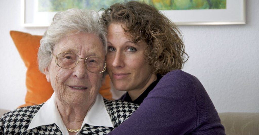 “Nu-i uita pe cei ce uita!” Iubeste persoanele care sufera de Boala Alzheimer ingrijindu-le