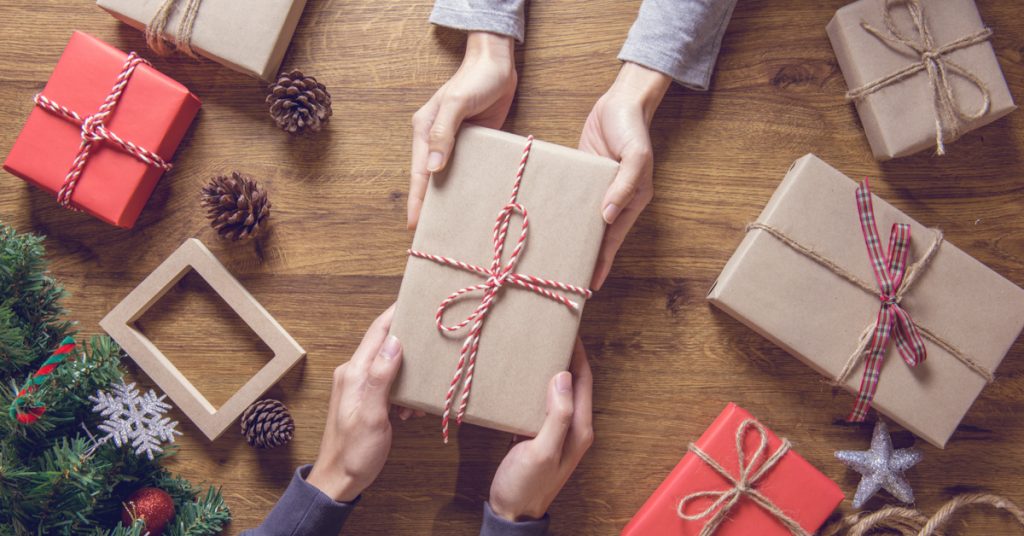 Dar si in dar. De ce simtim nevoia sa daruim?