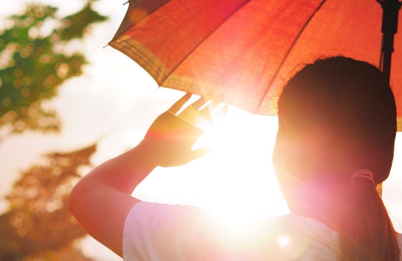 insolația poate cauza dezhidratare și probleme ale creieruluui