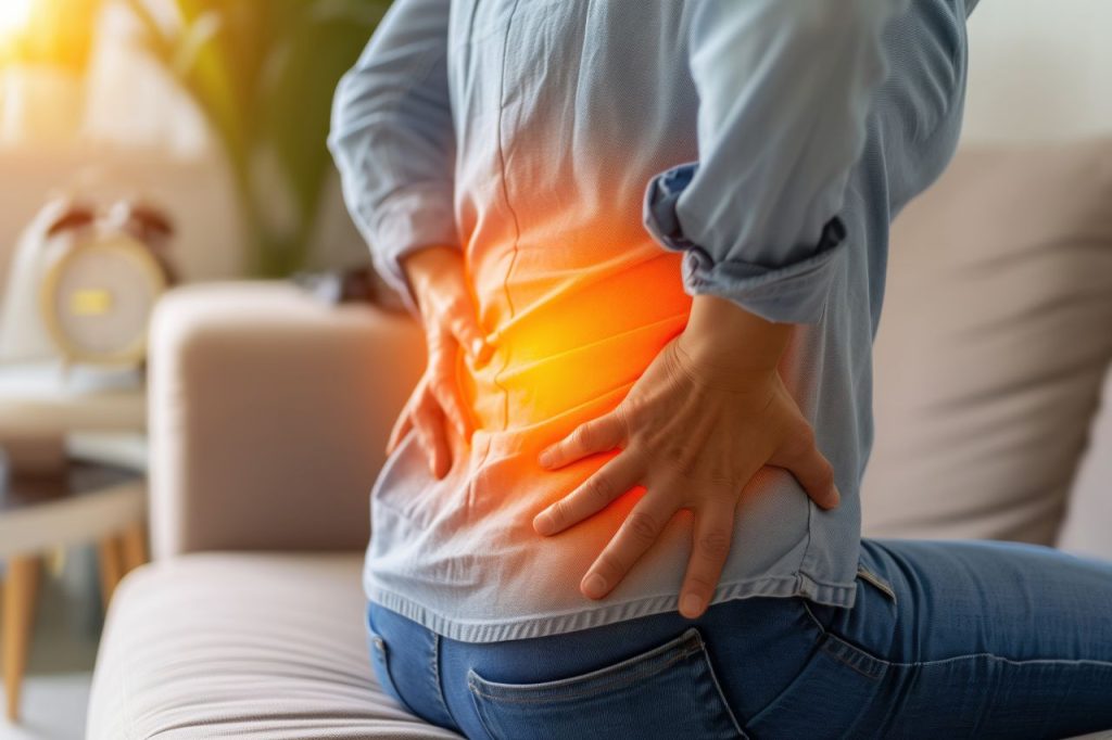 Te doare spatele jos deasupra fundului? Află de ce e important să mergi la neurolog