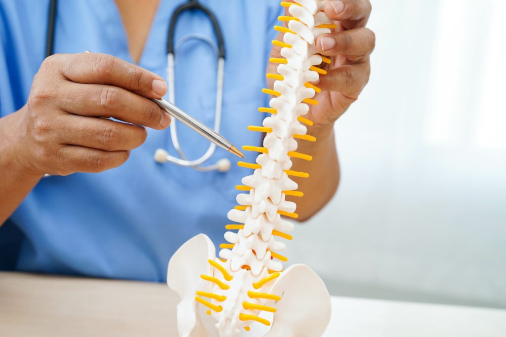 Afecțiunile neurologice ale coloanei vertebrale. De ce apar și cum le tratăm
